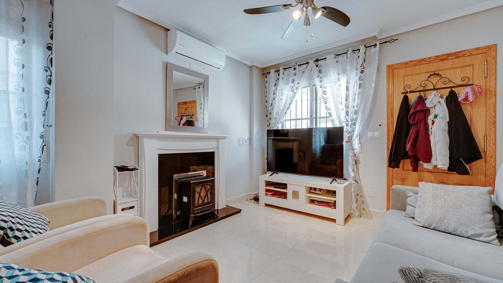 3 soverom Kjedet enebolig til salgs i Algorfa med svømmebasseng garasje - € 175 000 (Ref: 9400296)