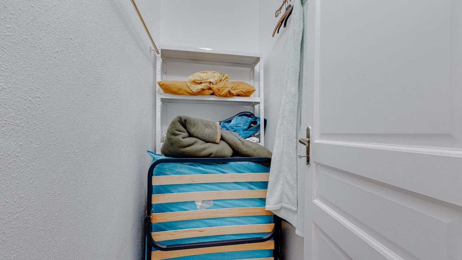 3 soverom Kjedet enebolig til salgs i Algorfa med svømmebasseng garasje - € 175 000 (Ref: 9400296)