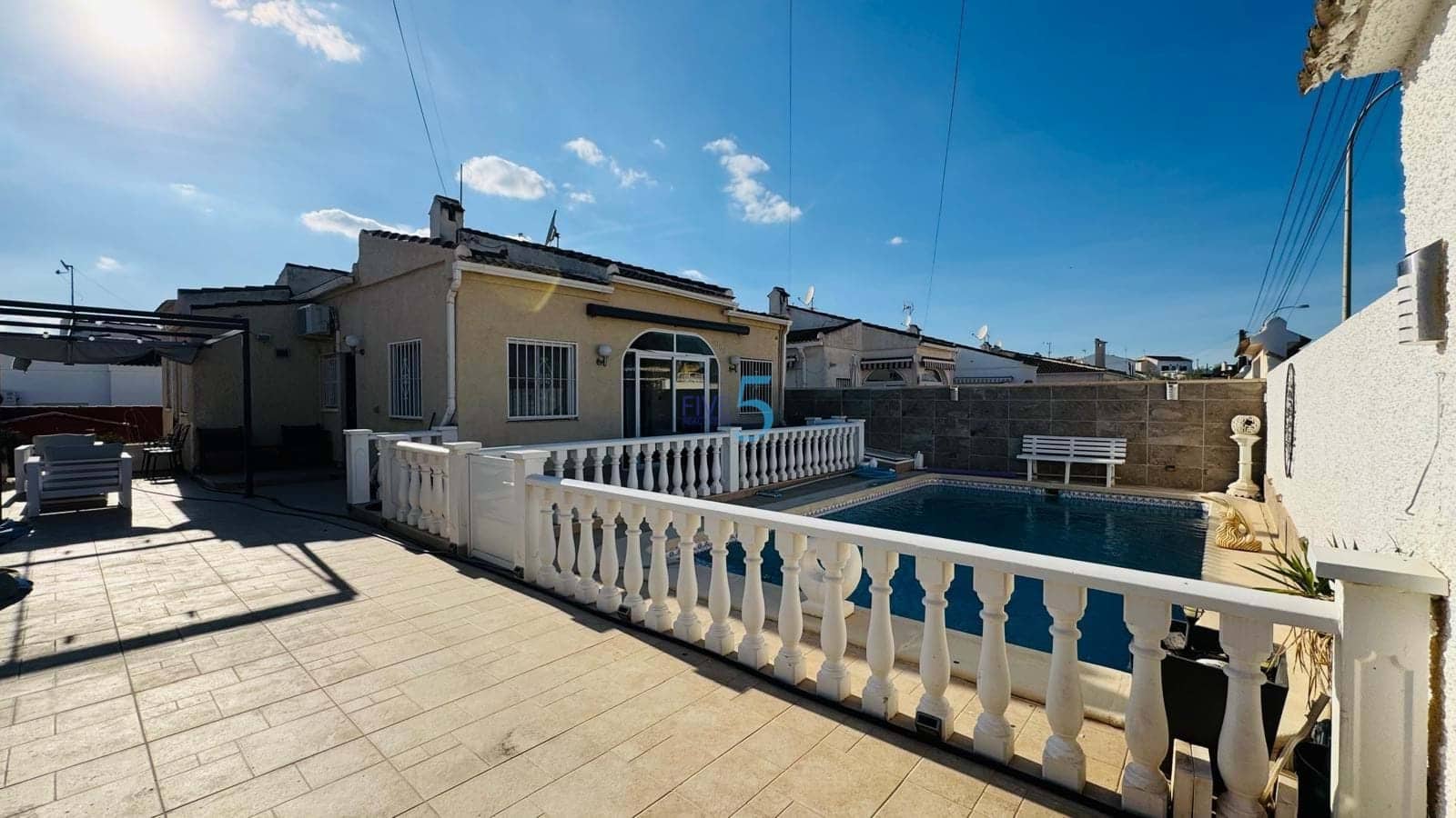 2 bedroom Villa for sale in Torrevieja with pool garage - € 266,000 (Ref: 9401270)