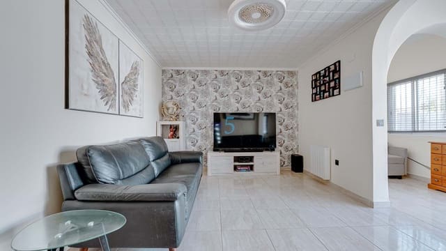 2 bedroom Villa for sale in Torrevieja with pool garage - € 266,000 (Ref: 9401270)