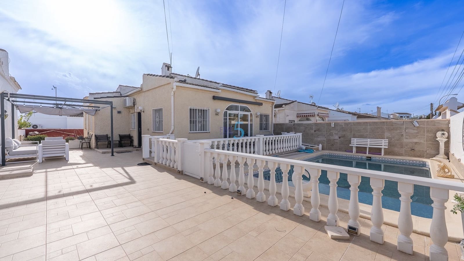 2 bedroom Villa for sale in Torrevieja with pool garage - € 266,000 (Ref: 9401270)
