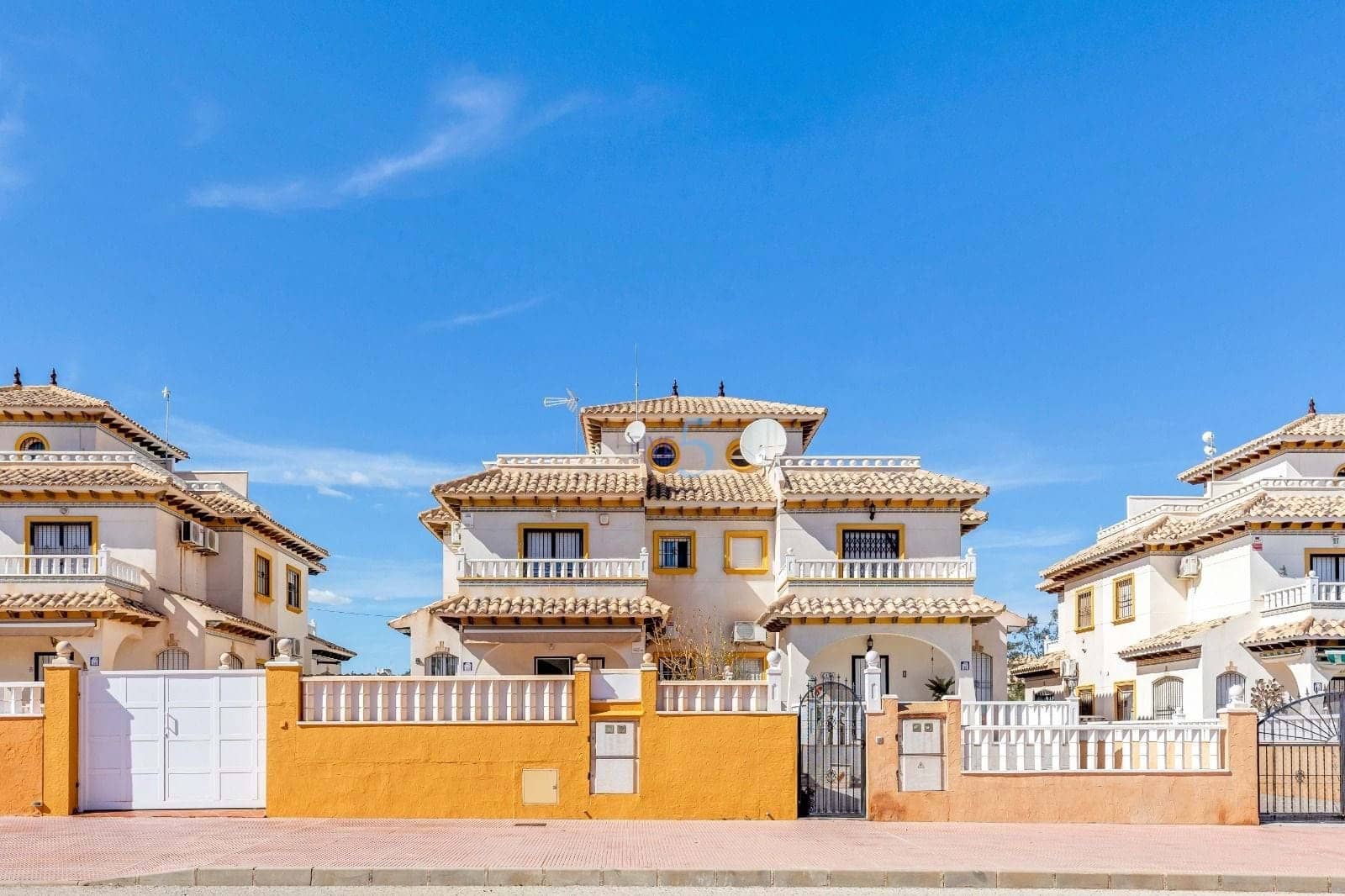 2 chambre Maison de Ville à vendre à Orihuela Costa avec piscine garage - 242 500 € (Ref: 9401804)