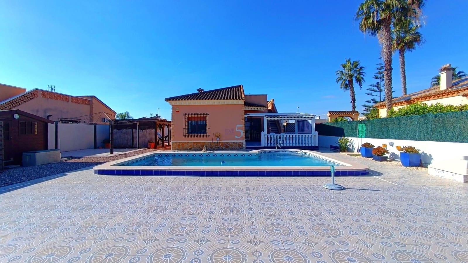 3 bedroom Villa for sale in Formentera del Segura with pool - € 440,000 (Ref: 9402797)
