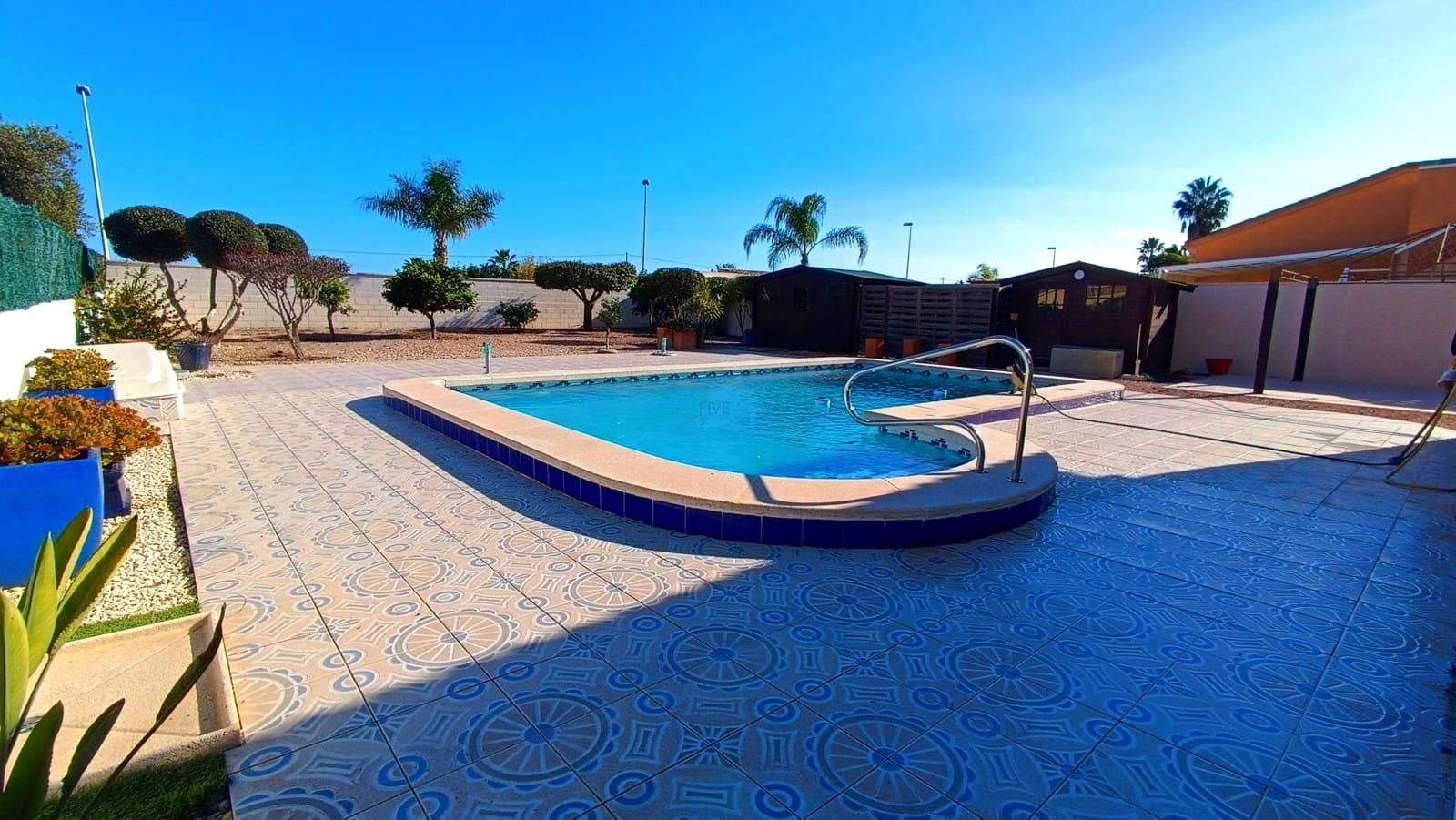 3 bedroom Villa for sale in Formentera del Segura with pool - € 440,000 (Ref: 9402797)