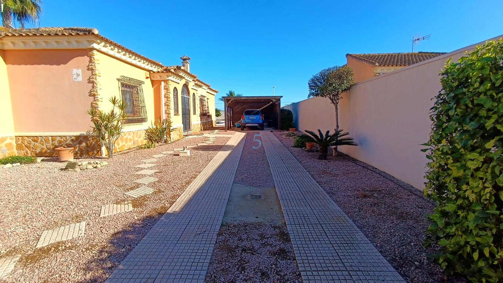 3 bedroom Villa for sale in Formentera del Segura with pool - € 440,000 (Ref: 9402797)