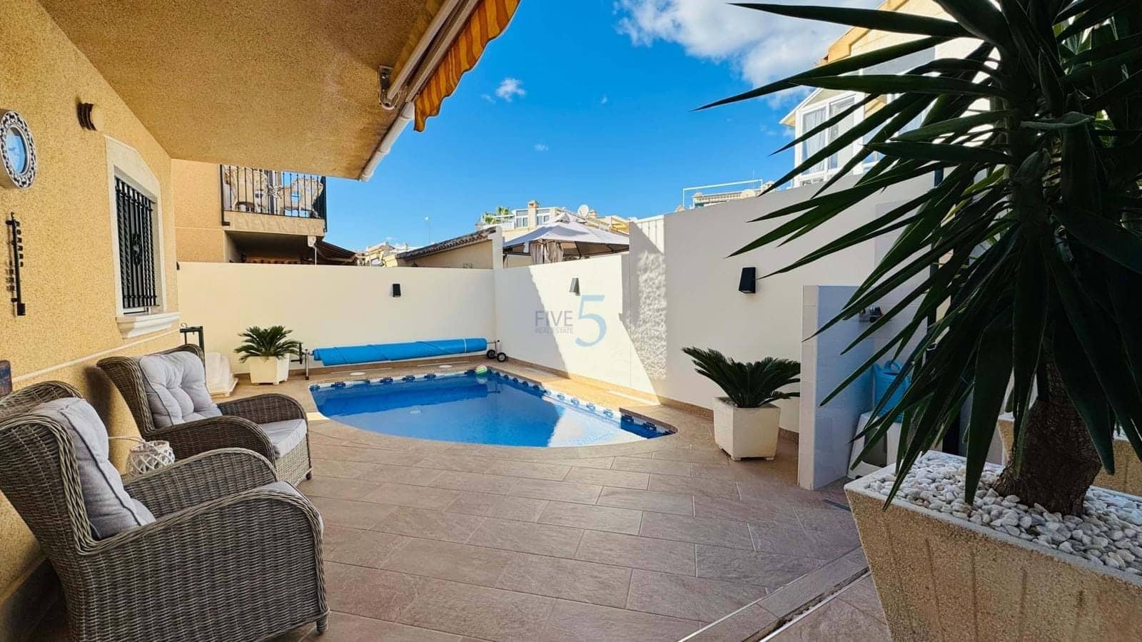 4 chambre Villa/Maison à vendre à Villamartin avec piscine garage - 379 000 € (Ref: 9406942)