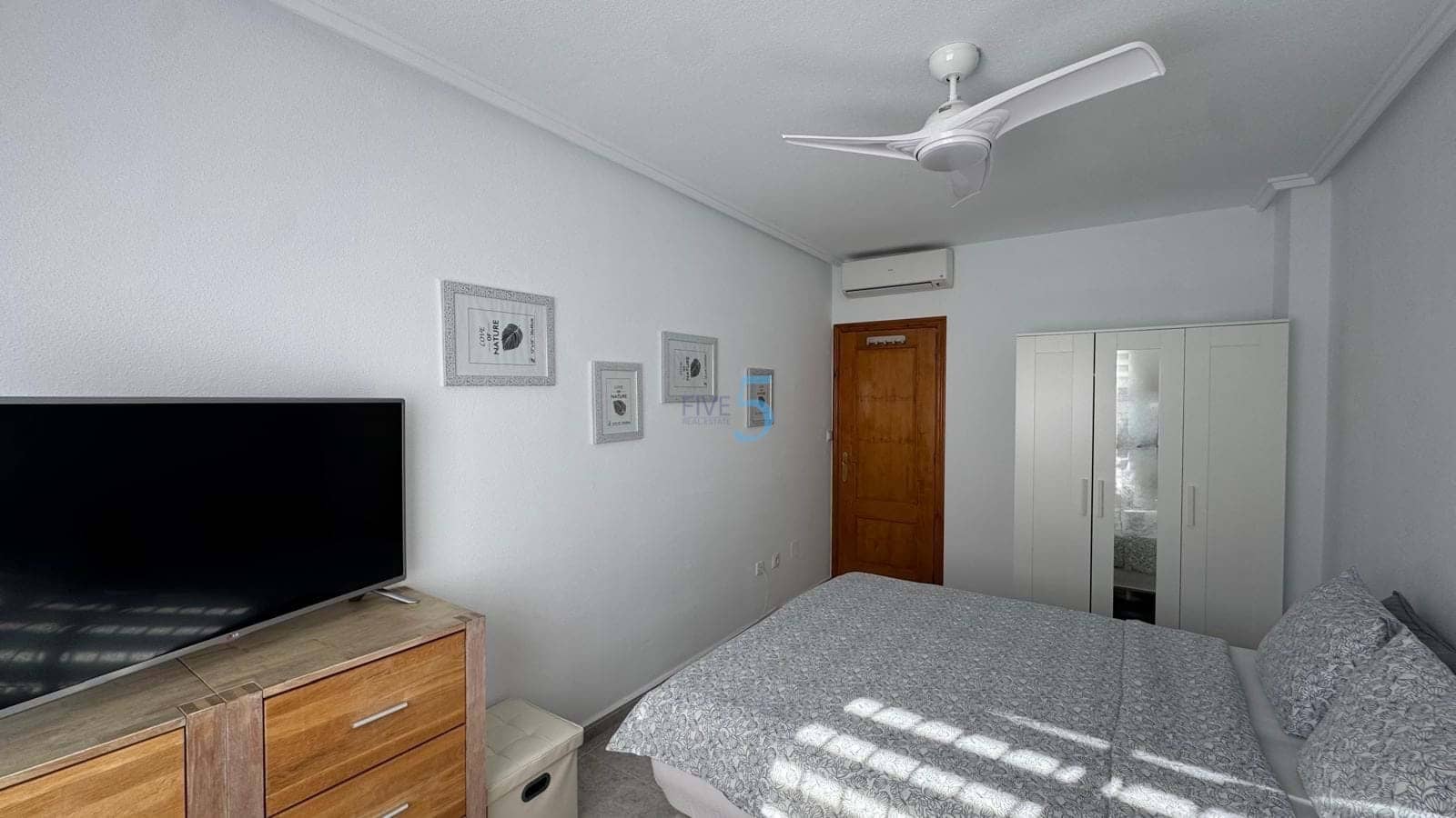 4 chambre Villa/Maison à vendre à Villamartin avec piscine garage - 379 000 € (Ref: 9406942)