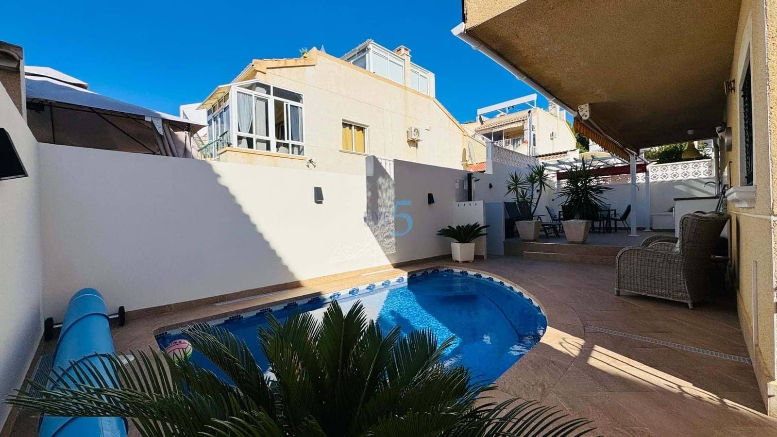 4 chambre Villa/Maison à vendre à Villamartin avec piscine garage - 379 000 € (Ref: 9406942)