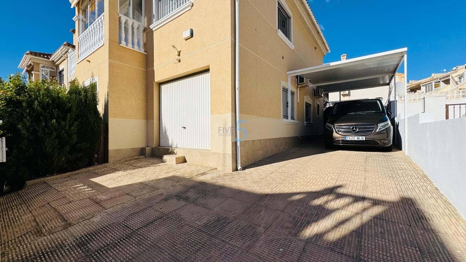 4 chambre Villa/Maison à vendre à Villamartin avec piscine garage - 379 000 € (Ref: 9406942)