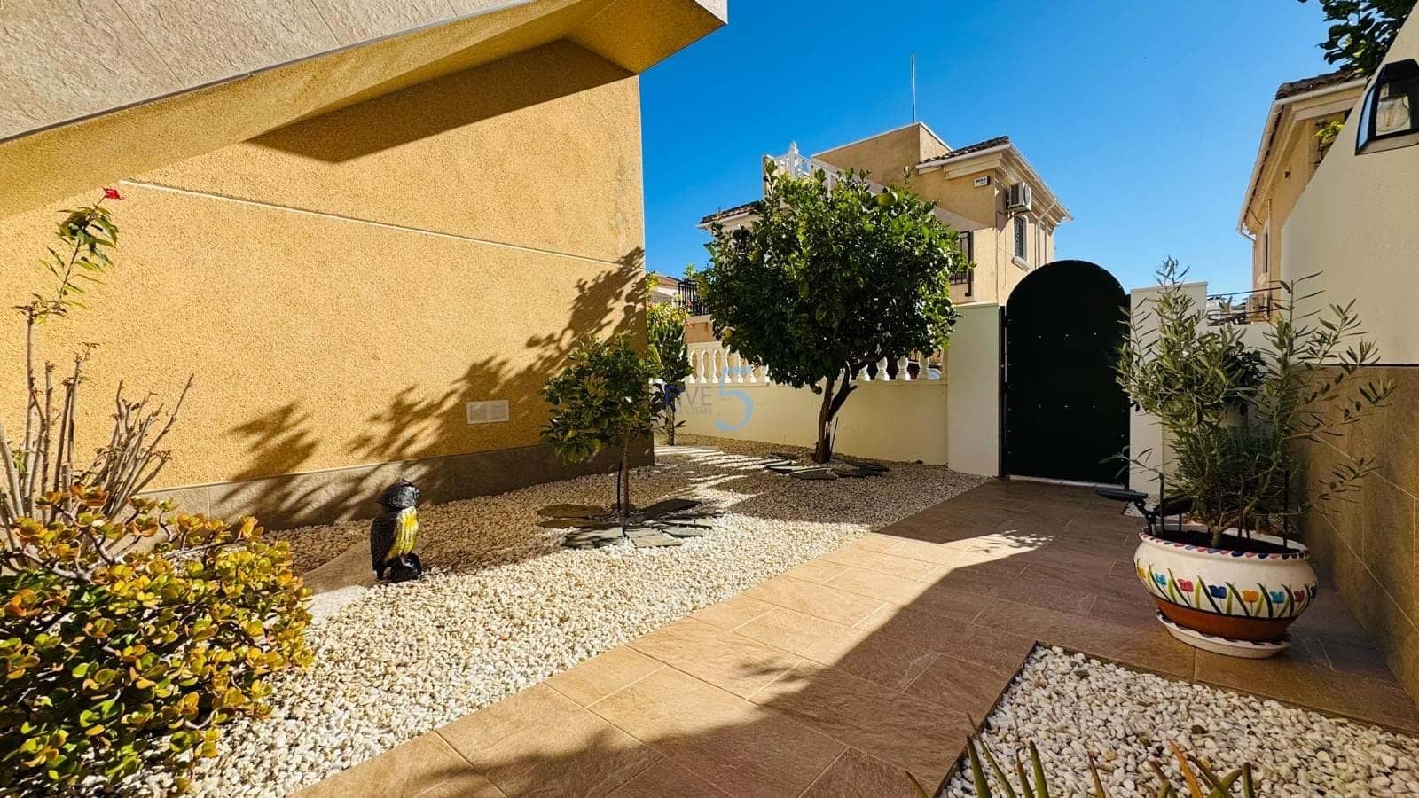 4 chambre Villa/Maison à vendre à Villamartin avec piscine garage - 379 000 € (Ref: 9406942)