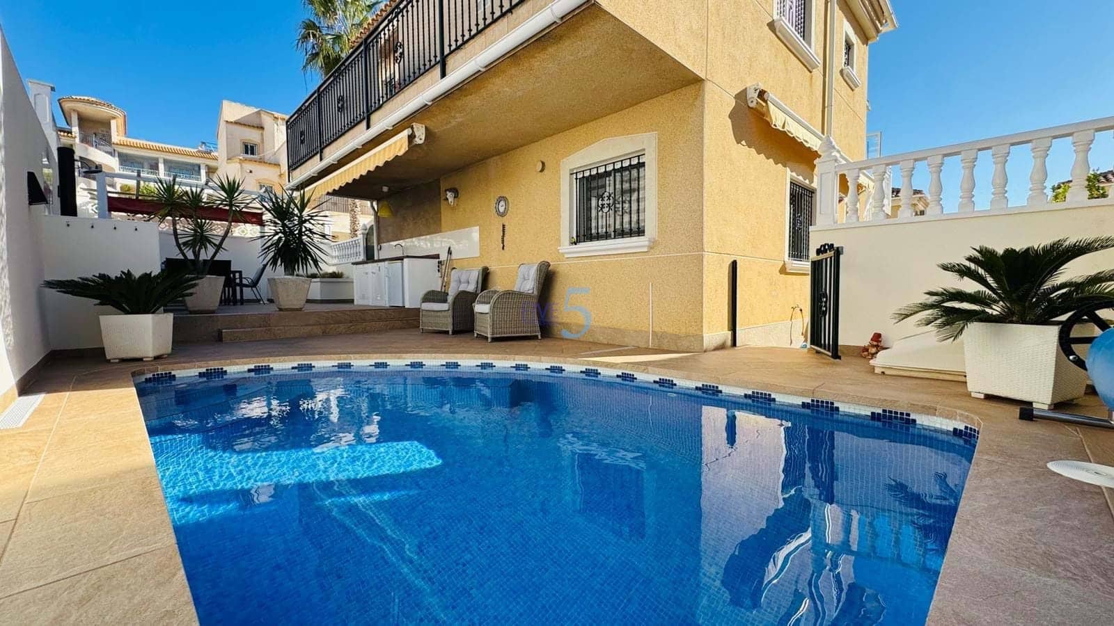 4 chambre Villa/Maison à vendre à Villamartin avec piscine garage - 379 000 € (Ref: 9406942)
