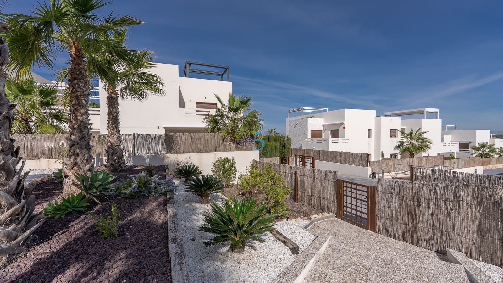 2 slaapkamer Appartement te koop in Algorfa met zwembad garage - € 279.000 (Ref: 9409689)