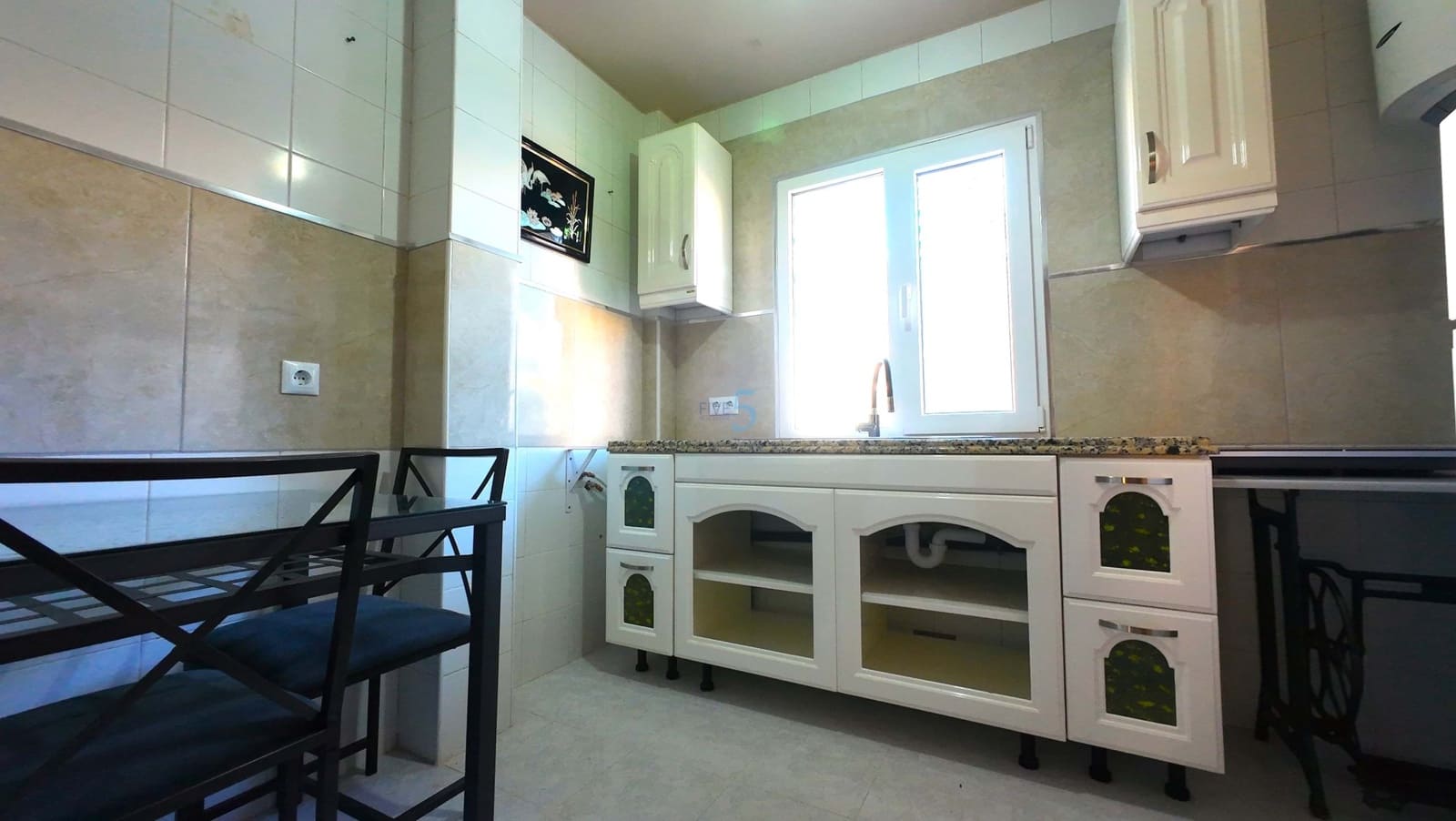 Apartamento de 2 habitaciones en Torrevieja en venta - 120.000 € (Ref: 9409990)