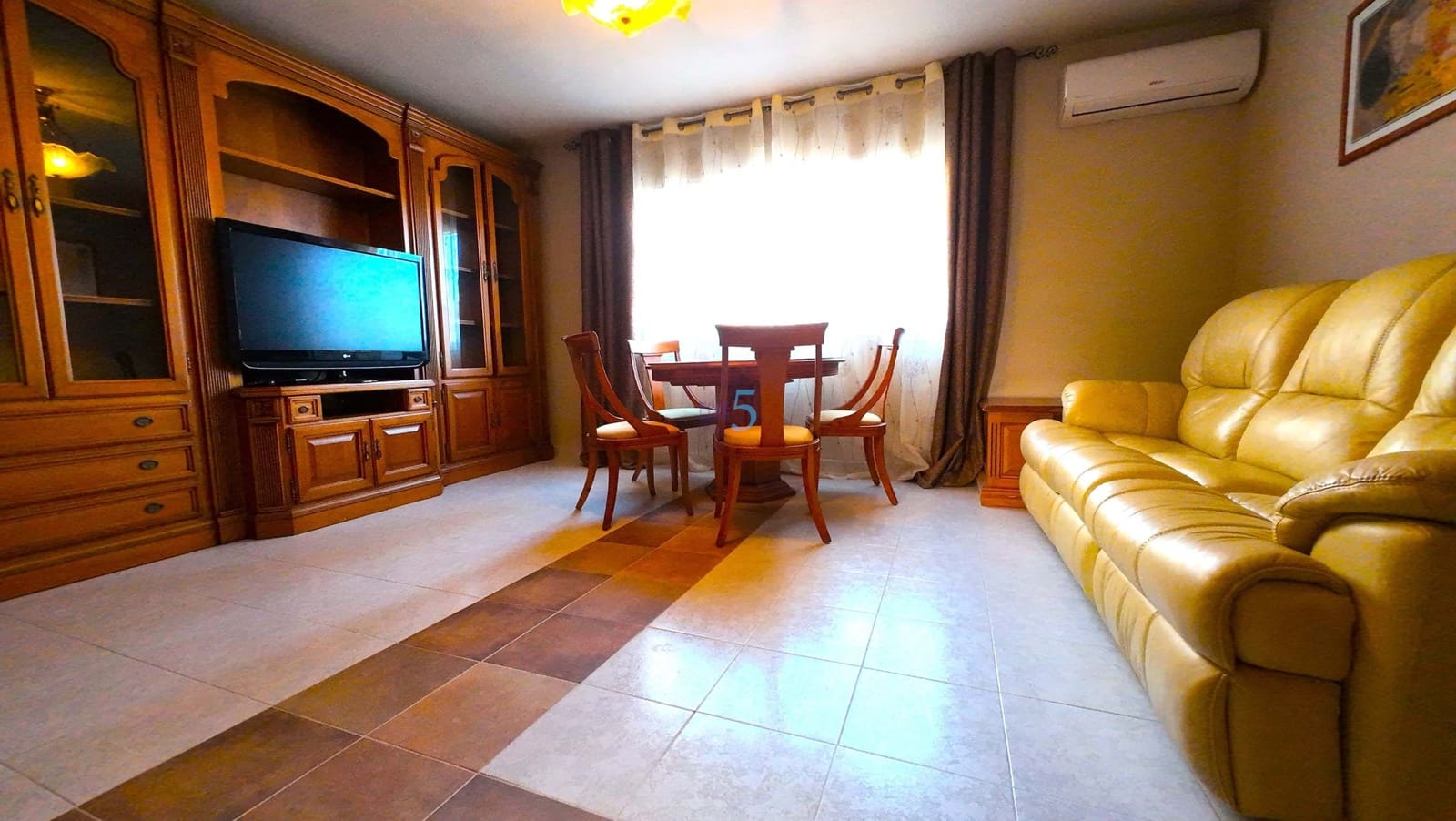 Apartamento de 2 habitaciones en Torrevieja en venta - 120.000 € (Ref: 9409990)