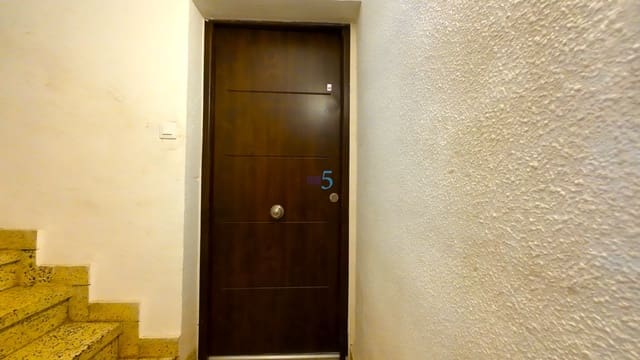 Apartamento de 2 habitaciones en Torrevieja en venta - 120.000 € (Ref: 9409990)
