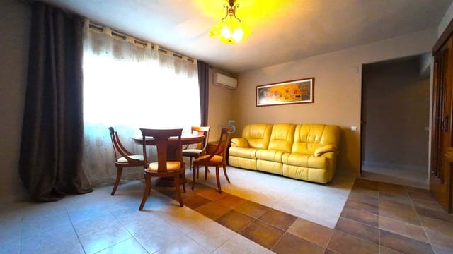 Apartamento de 2 habitaciones en Torrevieja en venta - 120.000 € (Ref: 9409990)