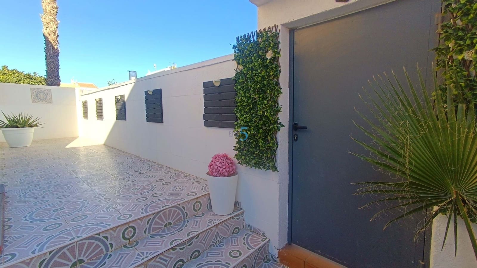 3 bedroom Semi-detached Villa for sale in Benijofar with pool - € 215,000 (Ref: 9412860)