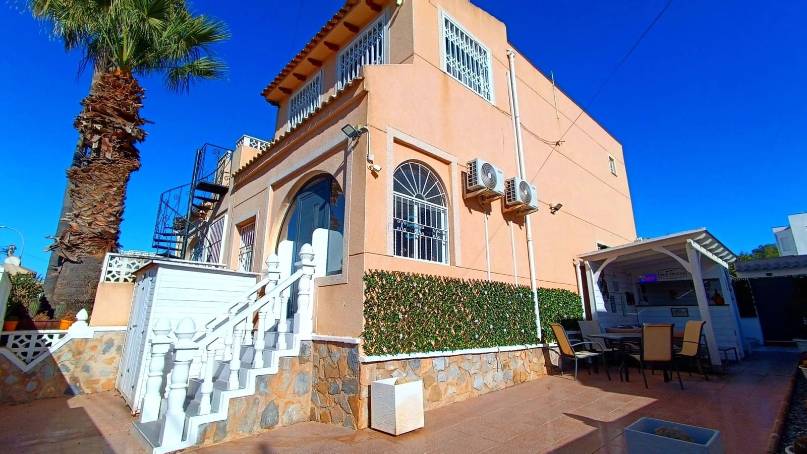 3 bedroom Semi-detached Villa for sale in Benijofar with pool - € 215,000 (Ref: 9412860)