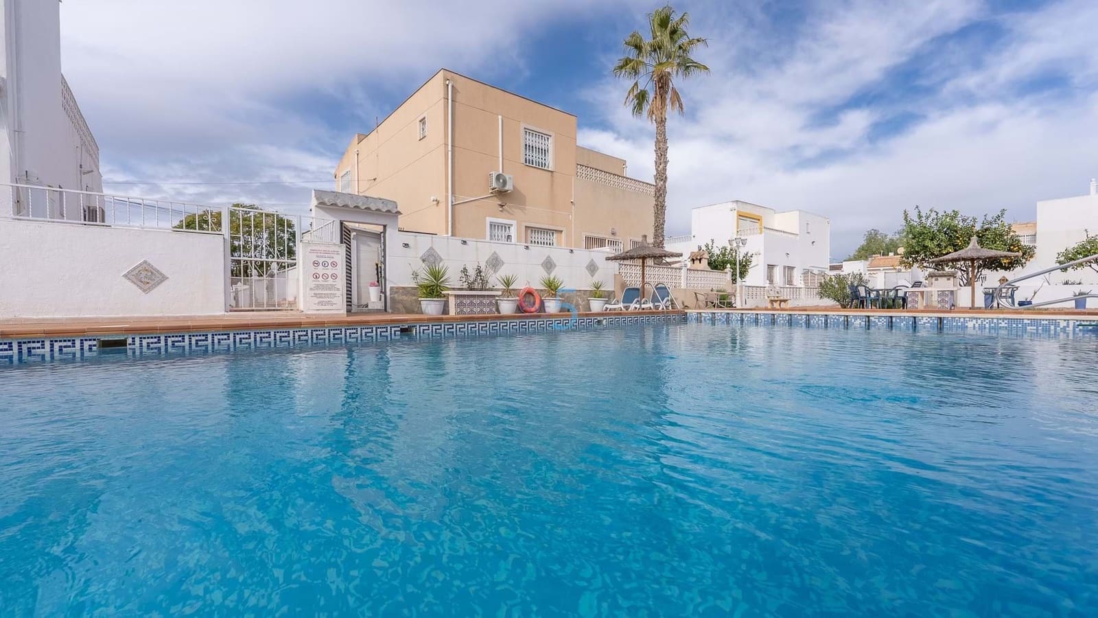 3 bedroom Semi-detached Villa for sale in Benijofar with pool - € 215,000 (Ref: 9412860)