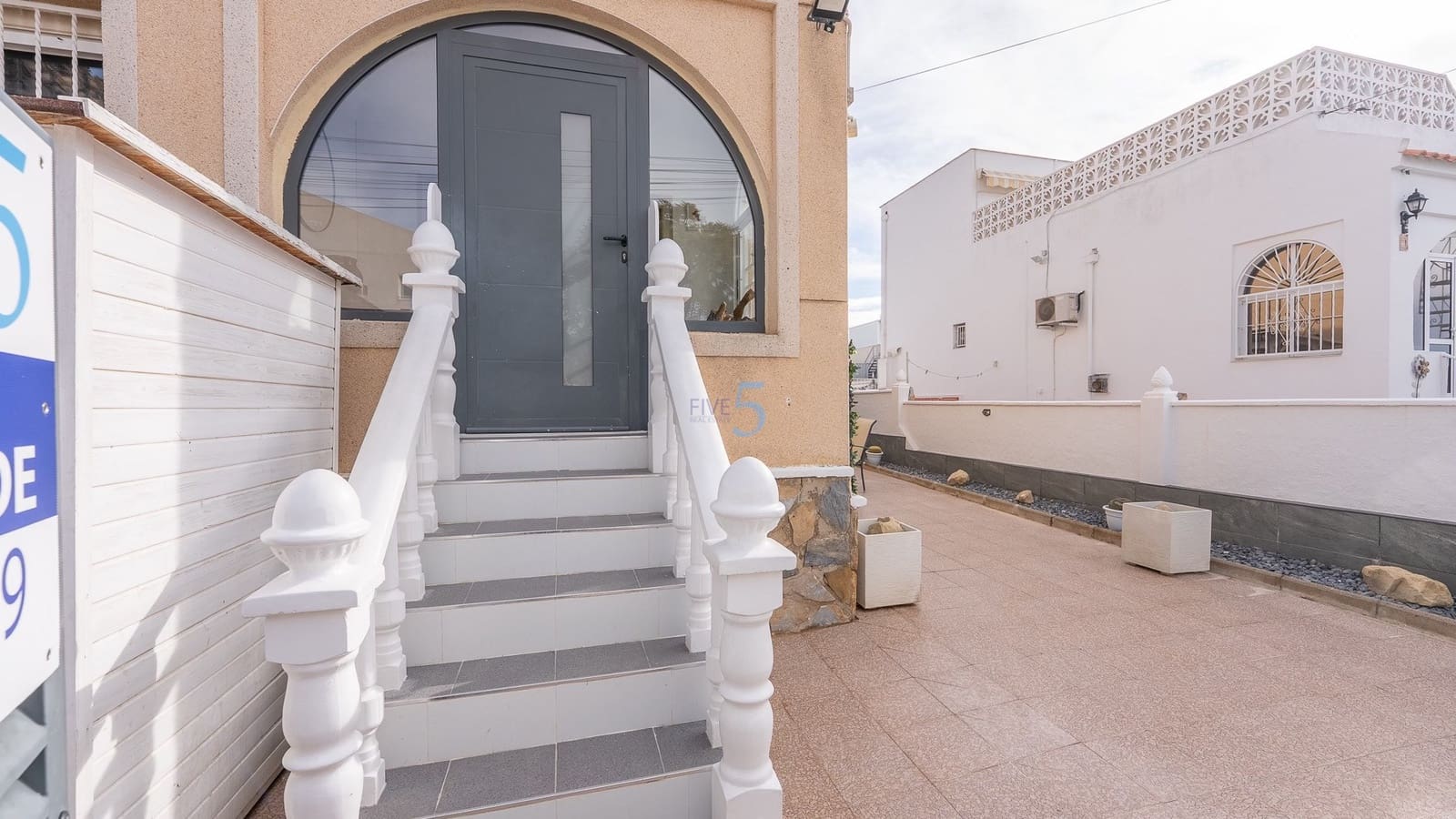 3 bedroom Semi-detached Villa for sale in Benijofar with pool - € 215,000 (Ref: 9412860)