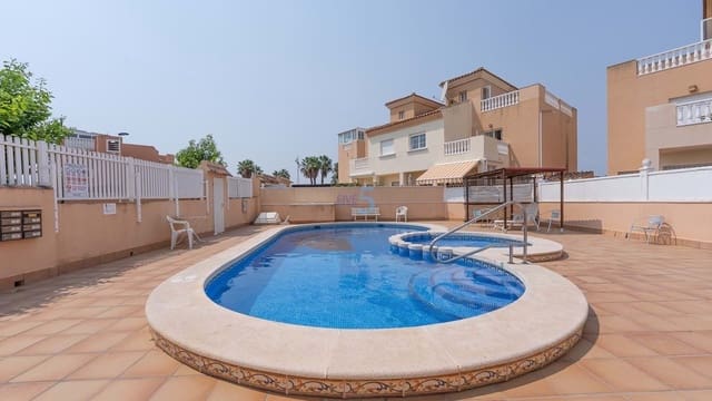 Casa de 2 habitaciones en Torrevieja en venta con piscina - 175.000 € (Ref: 9413232)