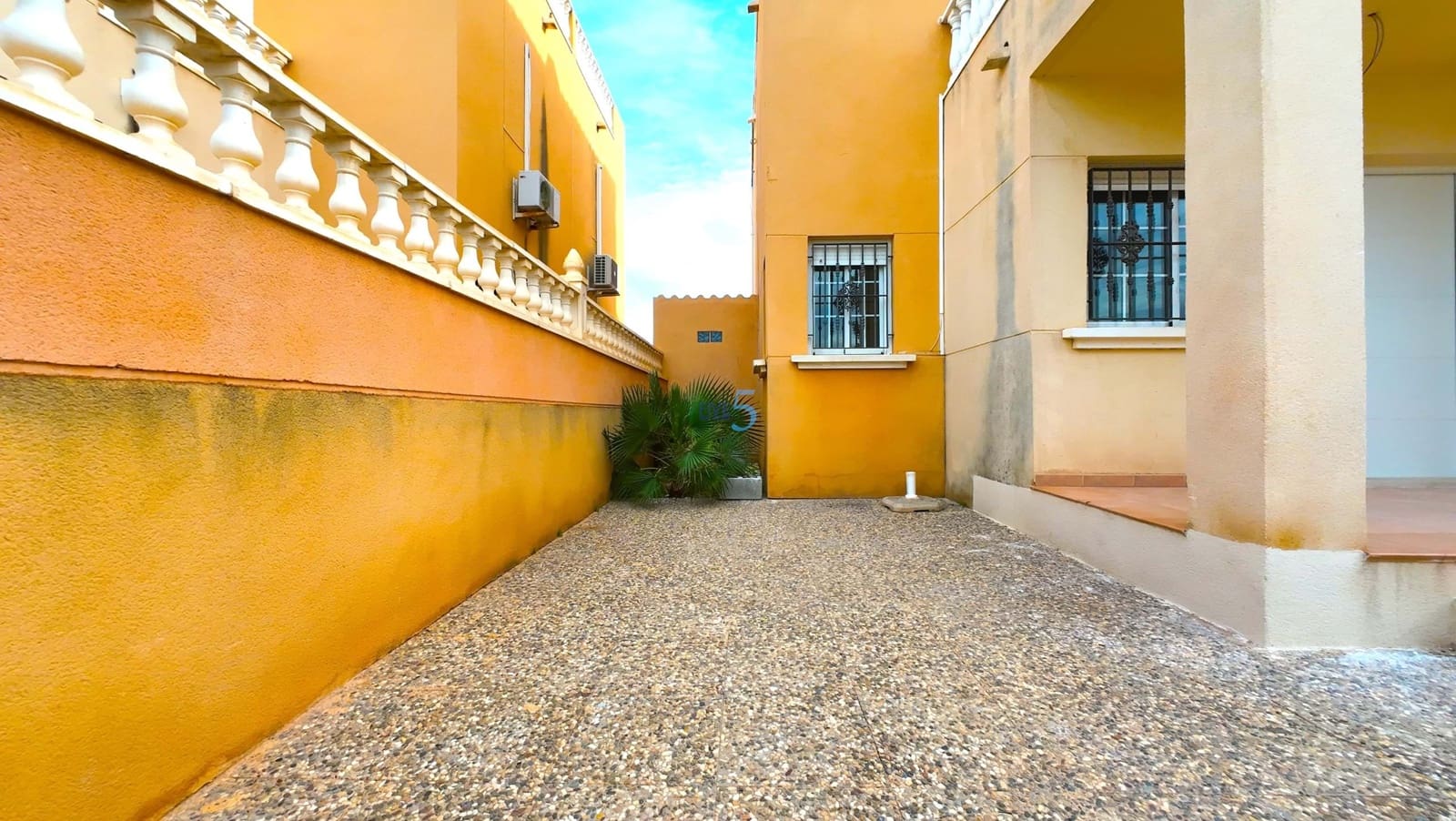 2 sypialnia Dom na sprzedaż w Torrevieja z basenem - 175 000 € (Ref: 9413232)