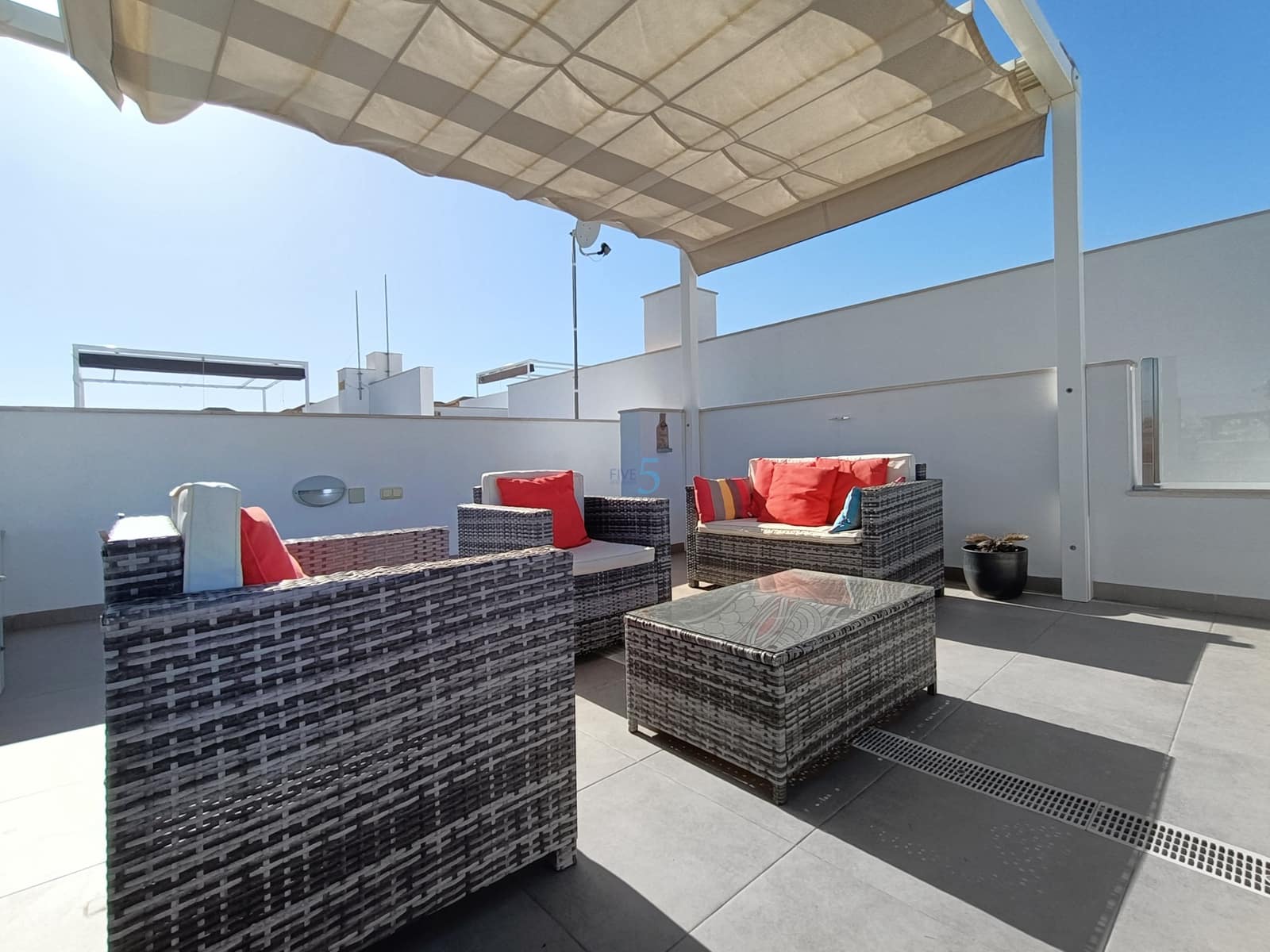 3 quarto Moradia para venda em Villamartin com piscina - 410 000 € (Ref: 9414839)