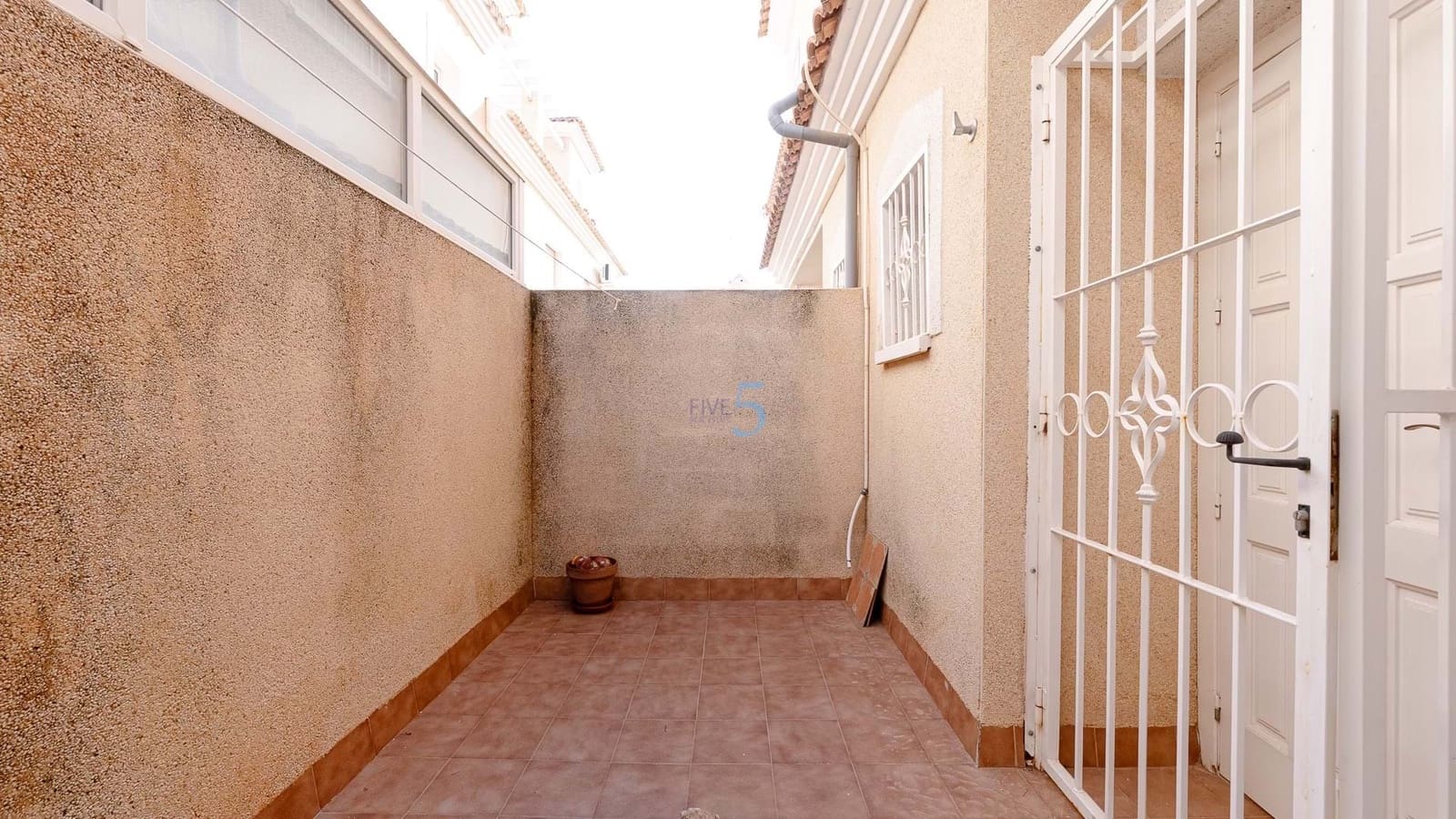 2 makuuhuone Omakotitalo myytävänä paikassa Villamartin mukana uima-altaan - 179 900 € (Ref: 9414840)