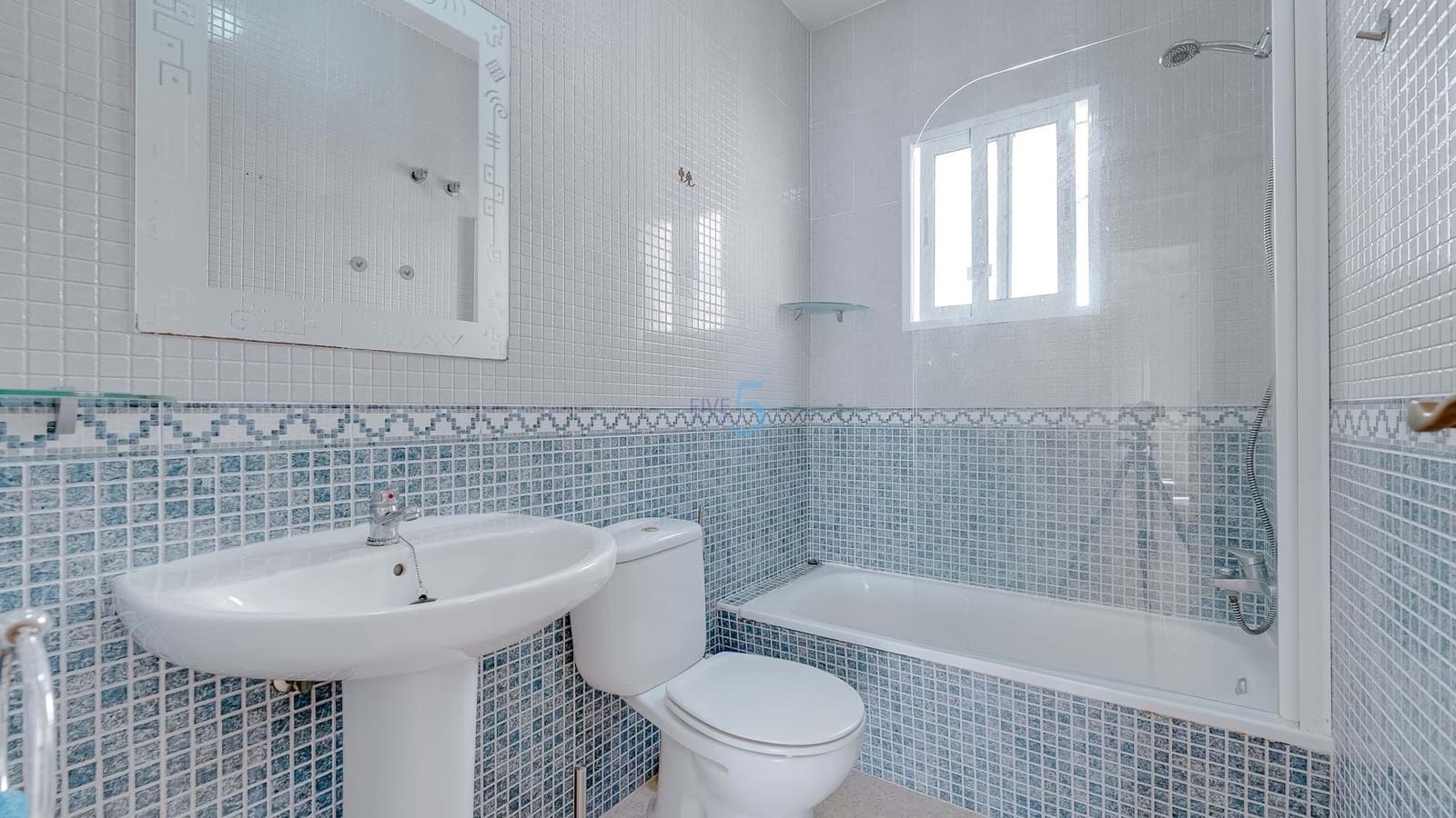 2 makuuhuone Omakotitalo myytävänä paikassa Villamartin mukana uima-altaan - 179 900 € (Ref: 9414840)