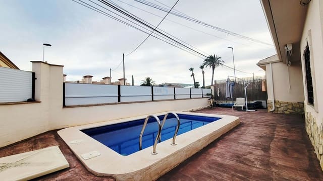 3 makuuhuone Bungalow myytävänä paikassa San Pedro del Pinatar mukana uima-altaan 
autotalli - 350 000 € (Ref: 9415595)