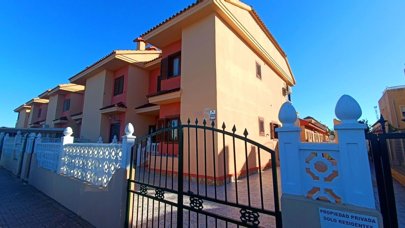 3 bedroom Apartment for sale in Torrevieja with pool - € 149,950 (Ref: 9415596)