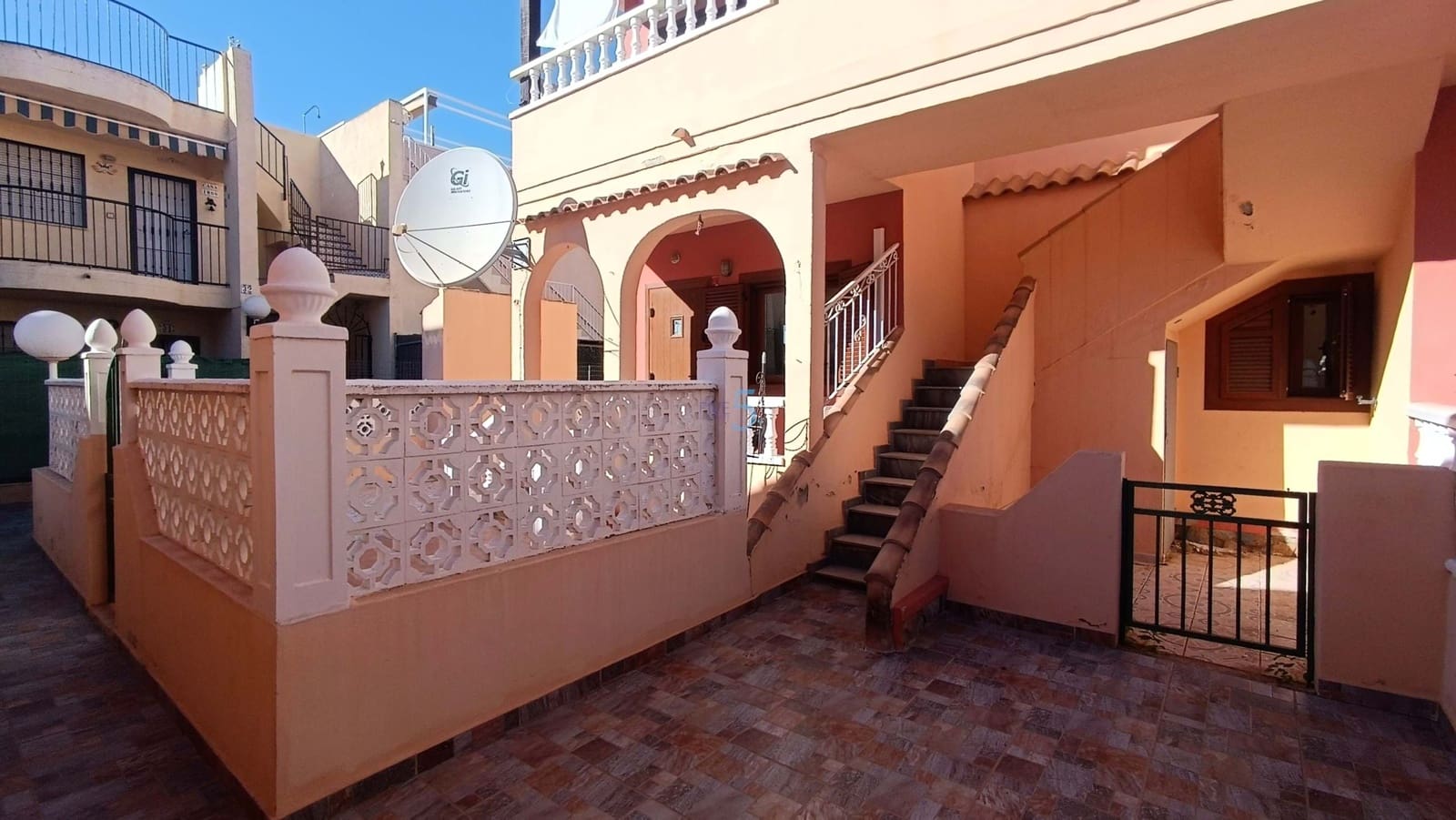 3 bedroom Apartment for sale in Torrevieja with pool - € 149,950 (Ref: 9415596)