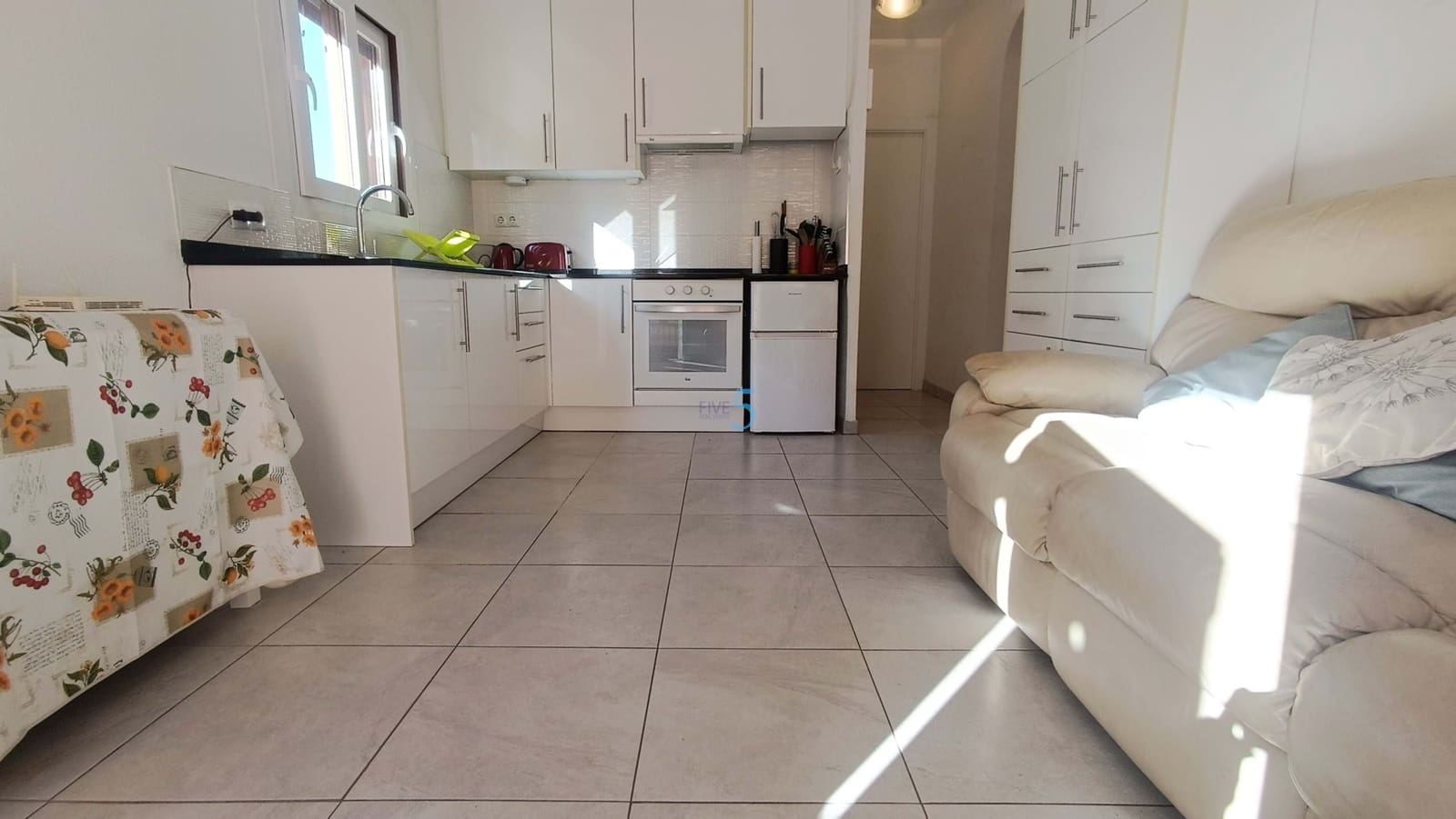 3 bedroom Apartment for sale in Torrevieja with pool - € 149,950 (Ref: 9415596)