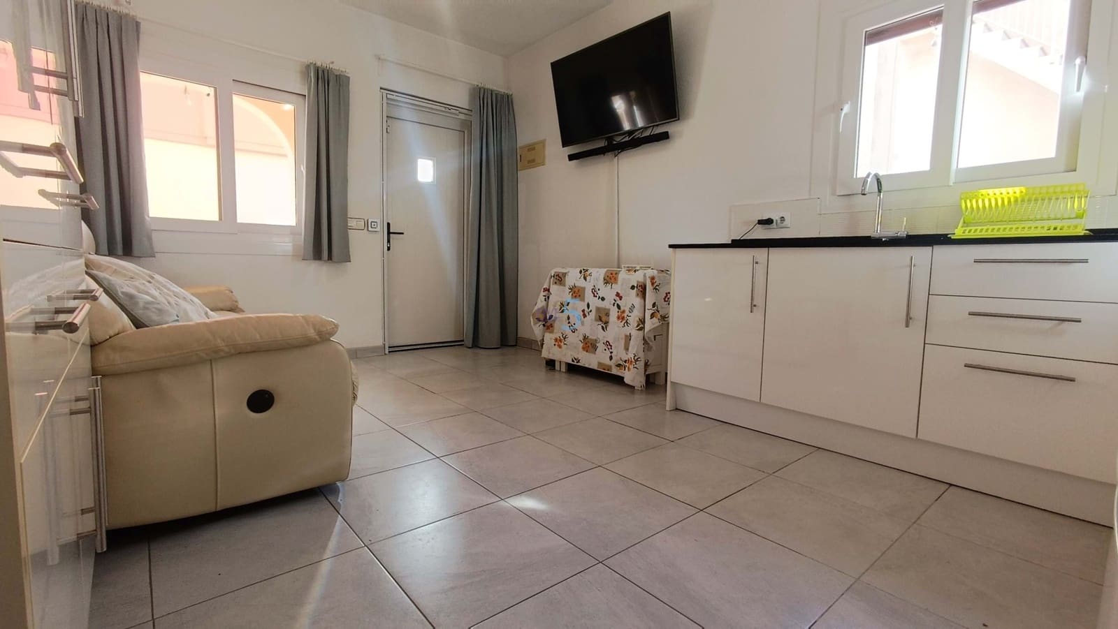 3 bedroom Apartment for sale in Torrevieja with pool - € 149,950 (Ref: 9415596)