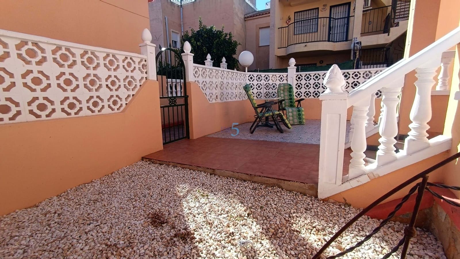 3 bedroom Apartment for sale in Torrevieja with pool - € 149,950 (Ref: 9415596)