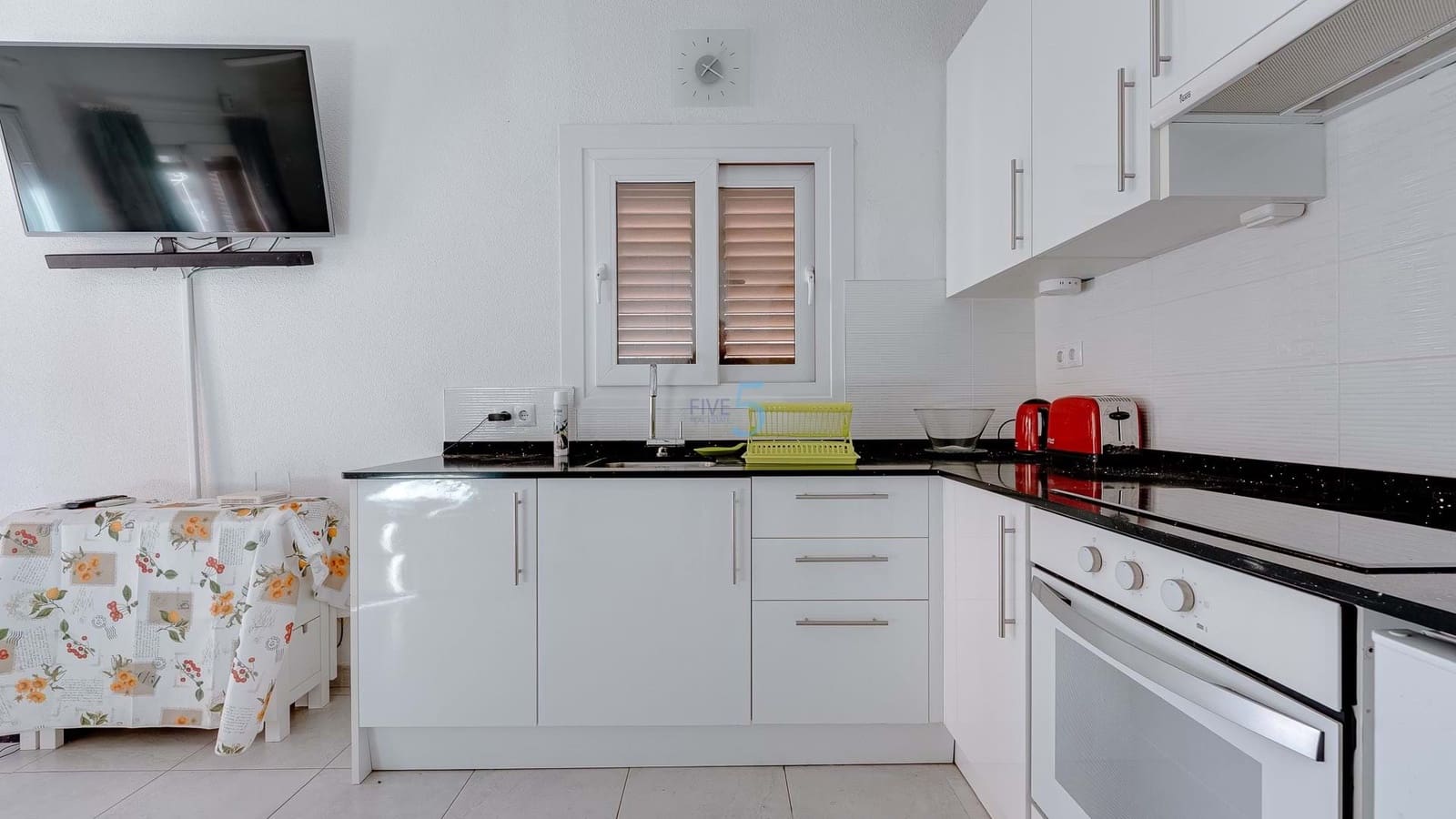 3 bedroom Apartment for sale in Torrevieja with pool - € 149,950 (Ref: 9415596)