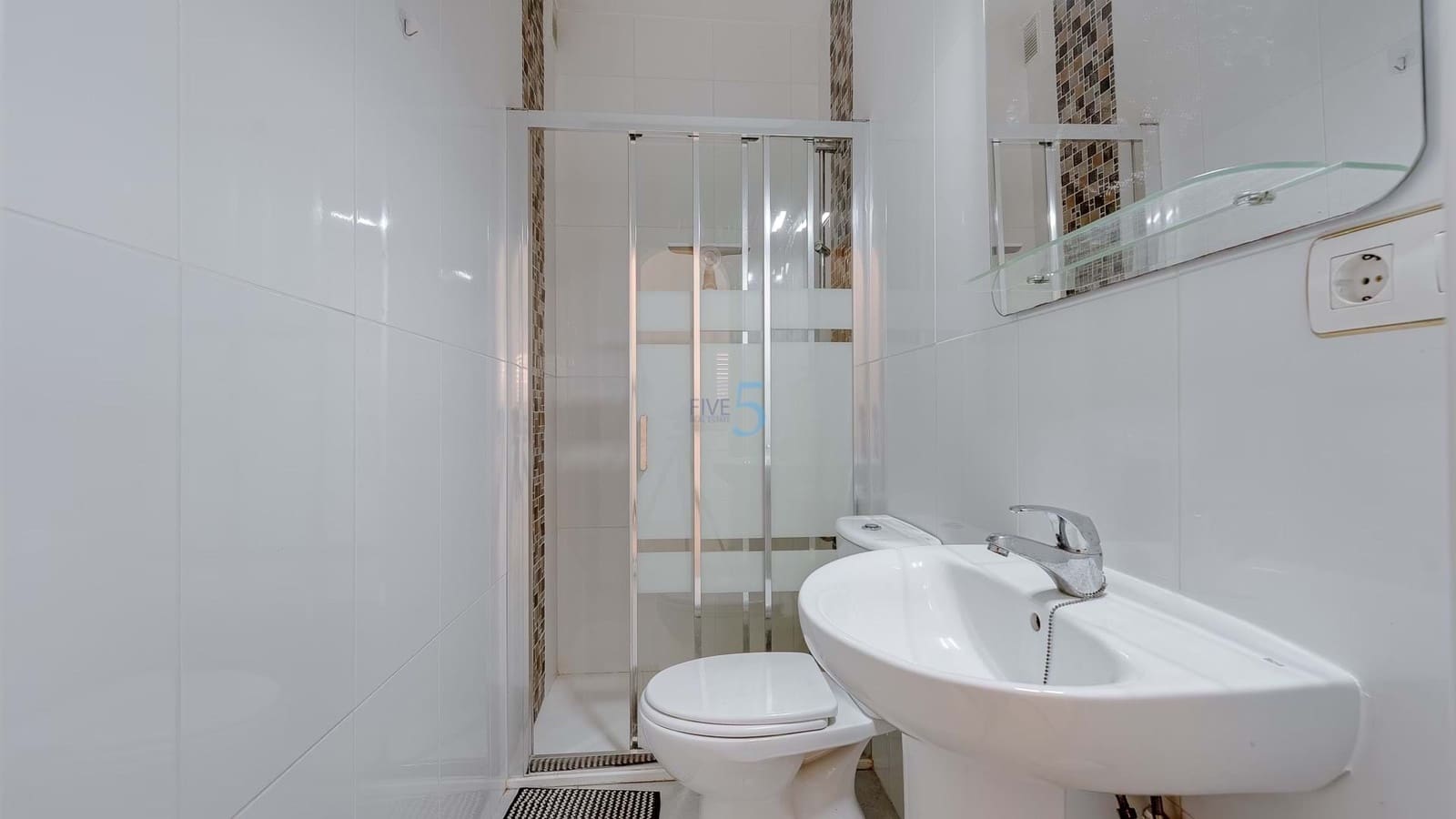 3 bedroom Apartment for sale in Torrevieja with pool - € 149,950 (Ref: 9415596)