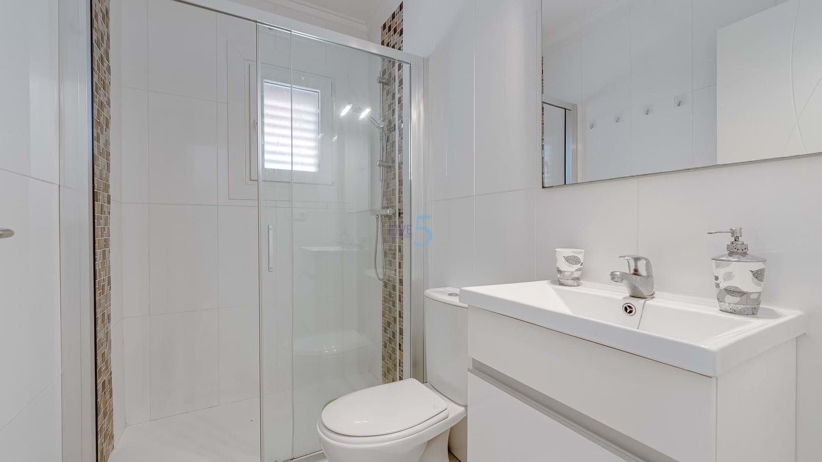 3 bedroom Apartment for sale in Torrevieja with pool - € 149,950 (Ref: 9415596)