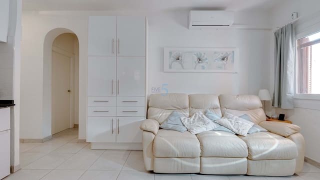 3 bedroom Apartment for sale in Torrevieja with pool - € 149,950 (Ref: 9415596)