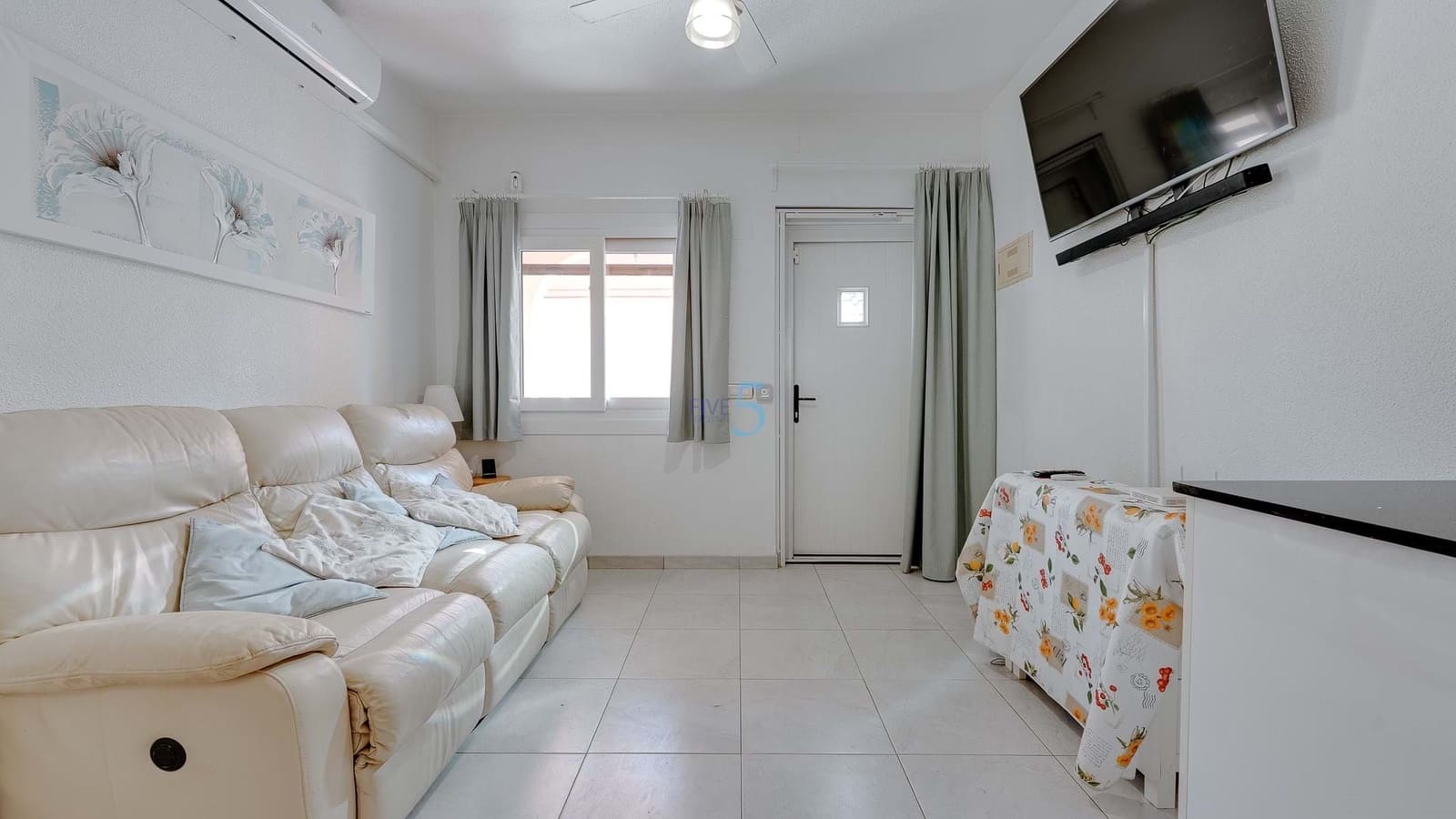 3 bedroom Apartment for sale in Torrevieja with pool - € 149,950 (Ref: 9415596)