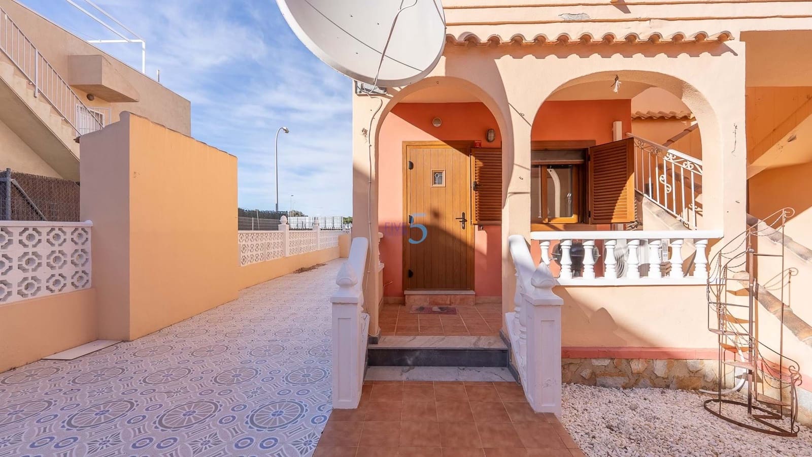 3 bedroom Apartment for sale in Torrevieja with pool - € 149,950 (Ref: 9415596)