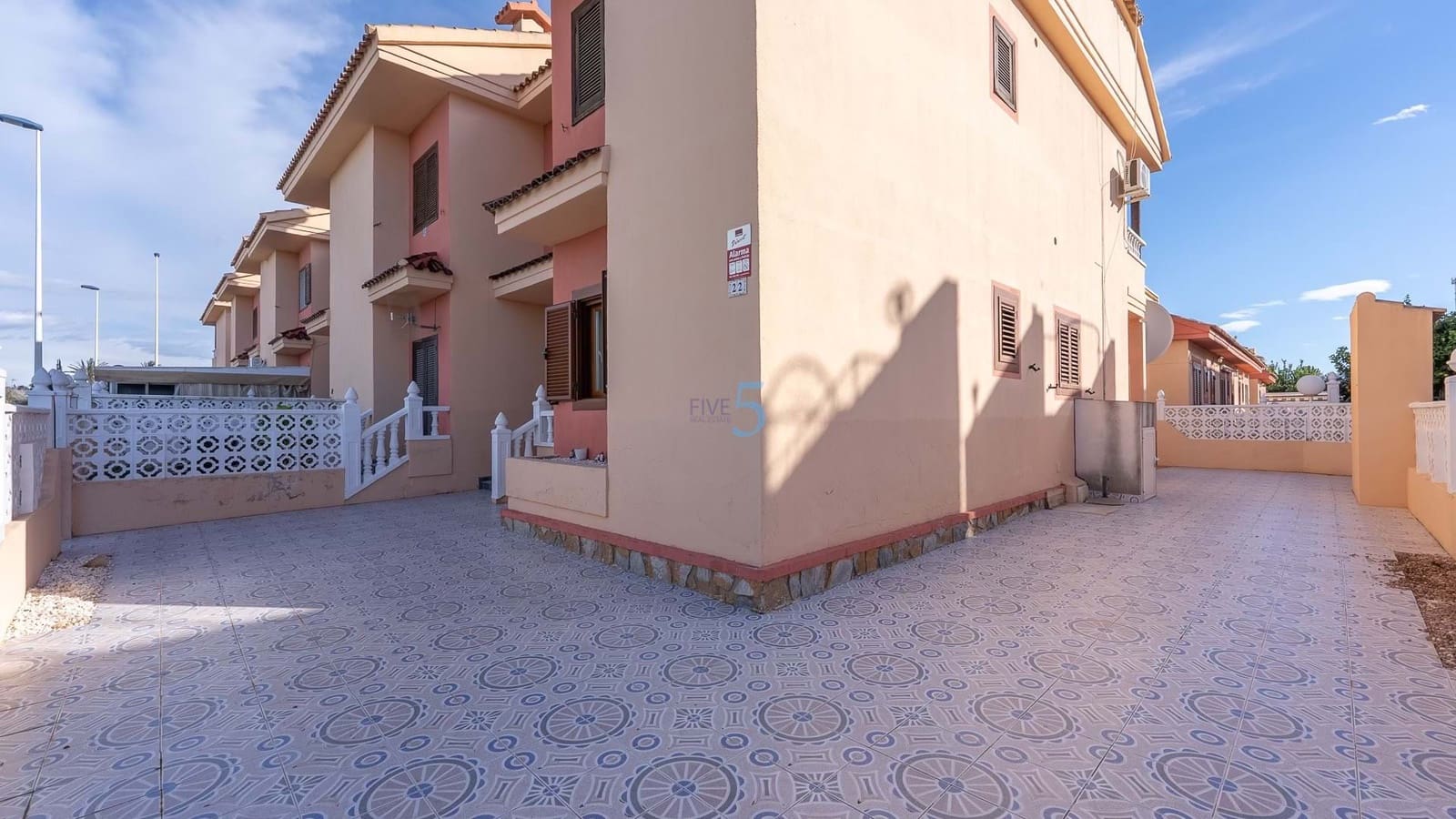 3 bedroom Apartment for sale in Torrevieja with pool - € 149,950 (Ref: 9415596)