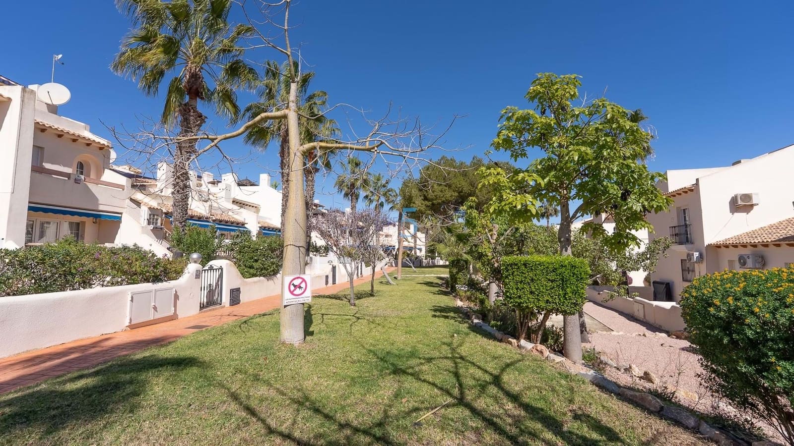 3 slaapkamer Huis te koop in Las Ramblas Golf met zwembad - € 214.000 (Ref: 9421572)