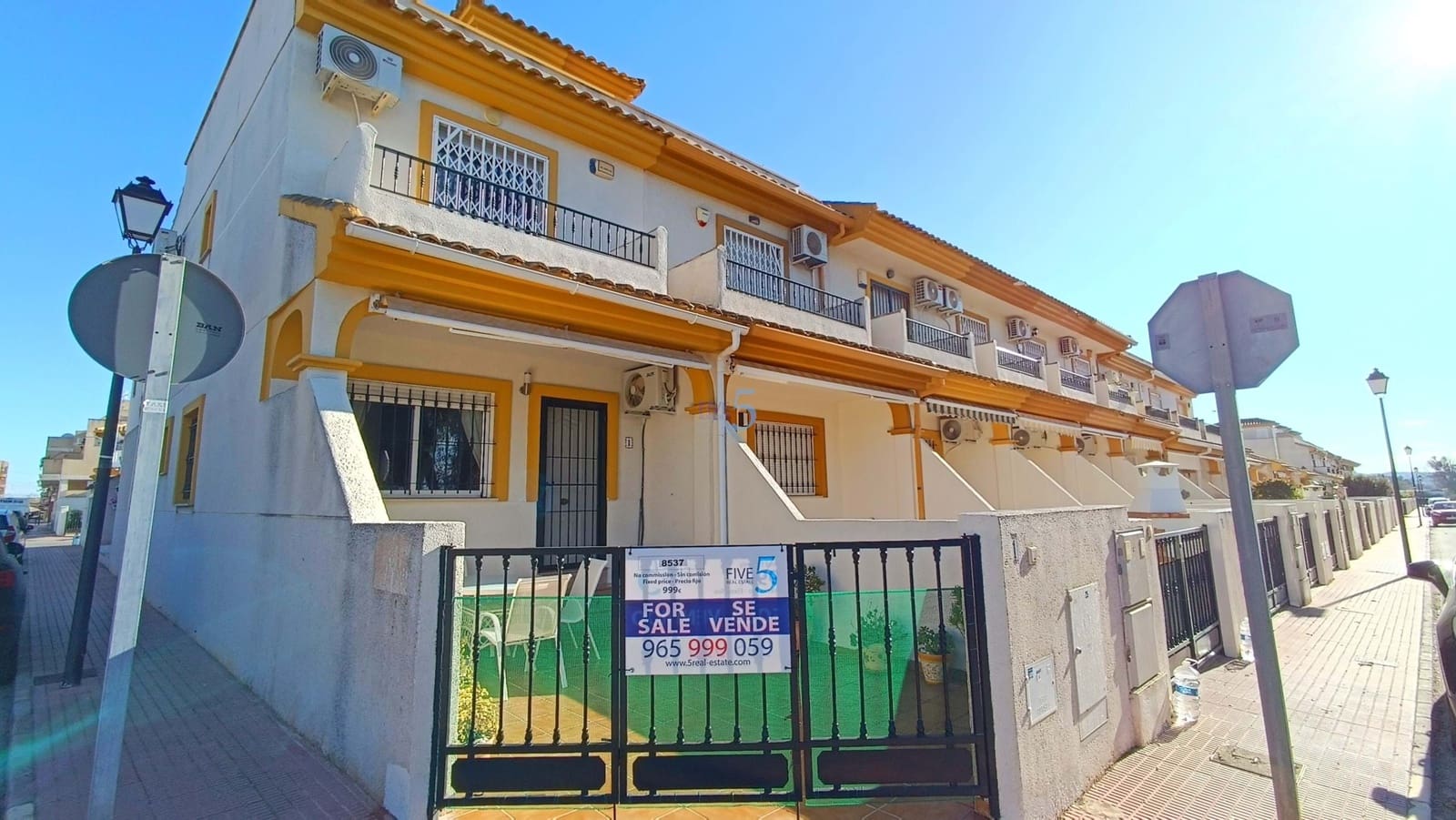 3 chambre Villa/Maison Semi-Mitoyenne à vendre à Daya Nueva avec piscine - 150 000 € (Ref: 9429532)