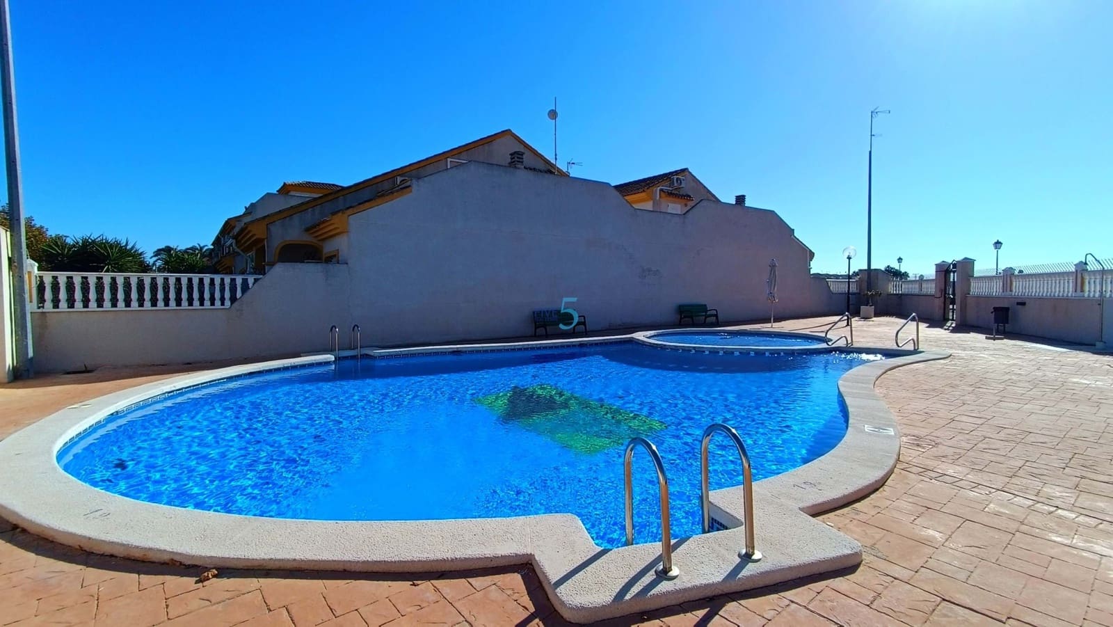 3 chambre Villa/Maison Semi-Mitoyenne à vendre à Daya Nueva avec piscine - 150 000 € (Ref: 9429532)