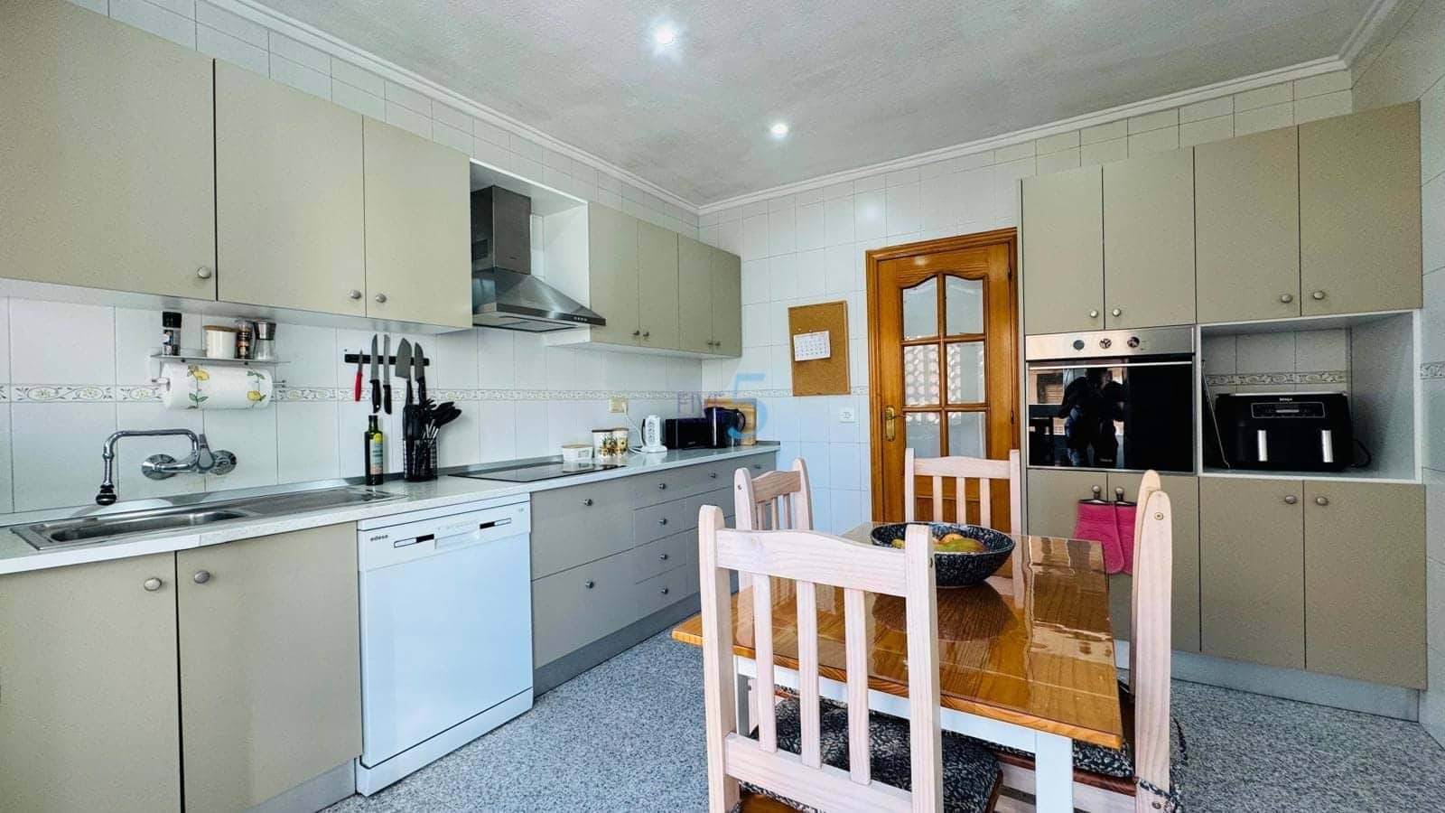 3 bedroom Apartment for sale in Almoradi - € 125,000 (Ref: 9444924)