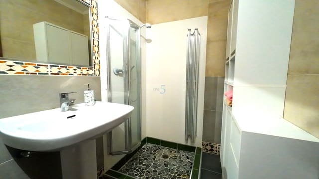 1 sovrum Lägenhet till salu i Torrevieja med pool - 110 000 € (Ref: 9447218)