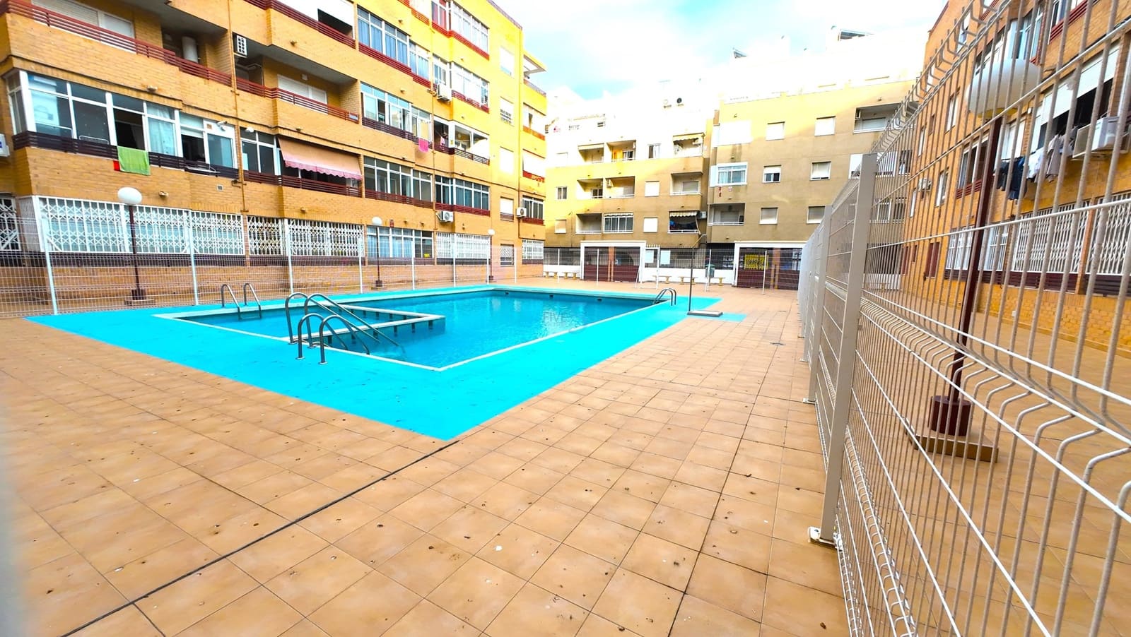 1 sovrum Lägenhet till salu i Torrevieja med pool - 110 000 € (Ref: 9447218)