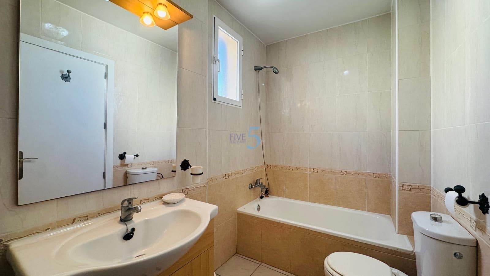 3 bedroom Townhouse for sale in Villamartin with pool garage - € 220,000 (Ref: 9447219)