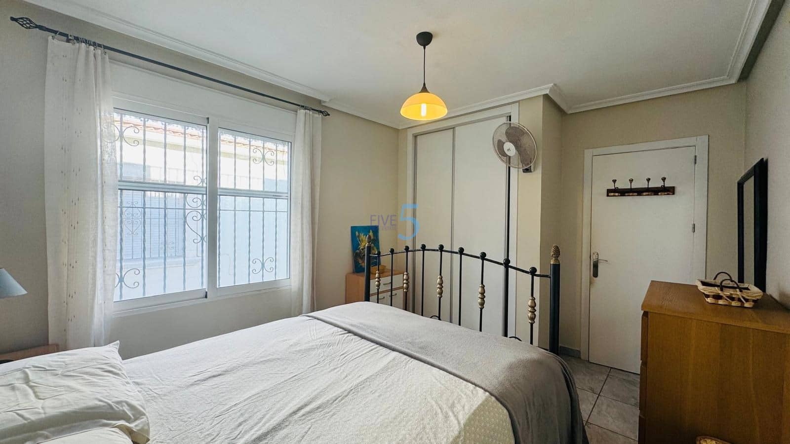 3 bedroom Townhouse for sale in Villamartin with pool garage - € 220,000 (Ref: 9447219)